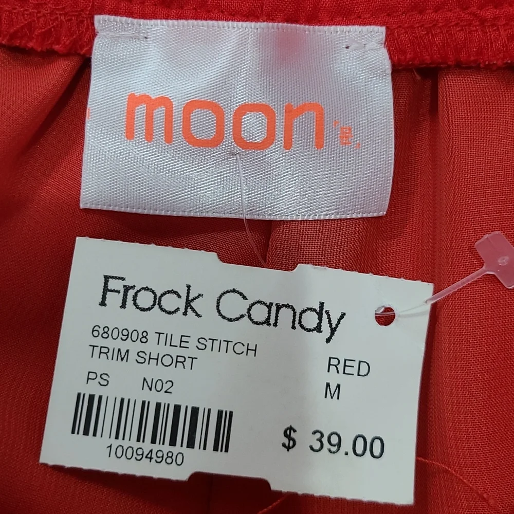 Moon Embroidered Red Shorts Elastic waist Size M NWT‎ 39$